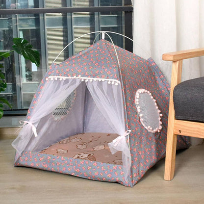 maison pour chat gris dans salon cocon floral