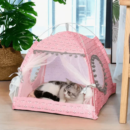 maison pour chat rose avec chat en detente cocon floral