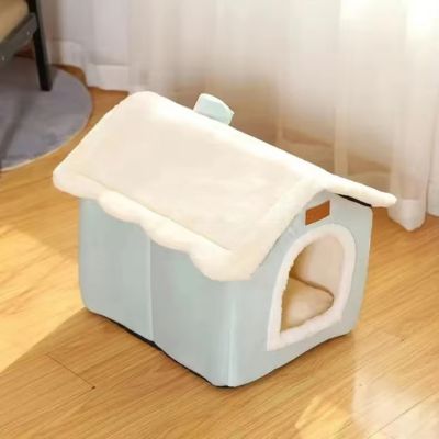 maison pour chaton nuage sur parquet