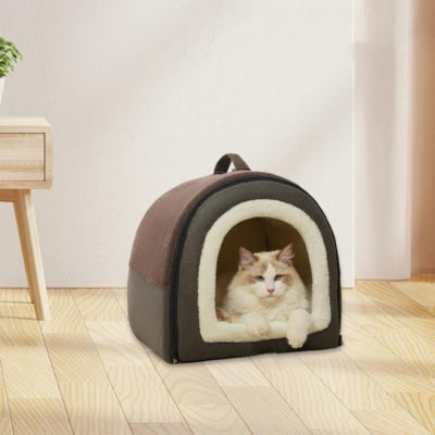 maison-pour-chaton-sur-parquet-ragdoll-en-detente-dedans