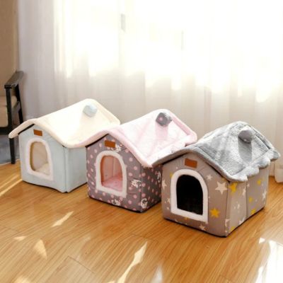 maison pour chaton trois modèles sur parquet