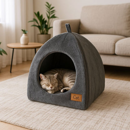 niche à chat maine coon dans cocon triangulaire salon