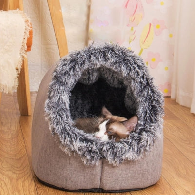 niche à chat ragdoll dort en paix dedans