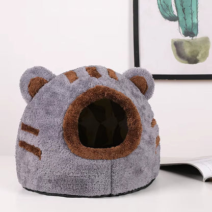 niche chat grise avec rayures marron