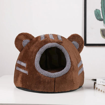niche chat marron avec rayures grises