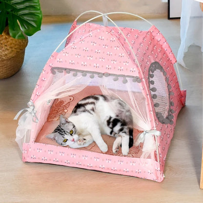 maison pour chat rose avec chat relaxant dedans cocon floral