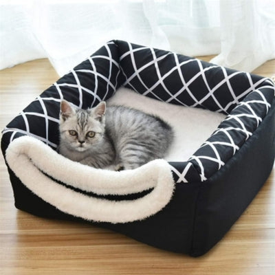 niche pour chaton noire chaton en relaxation dedans