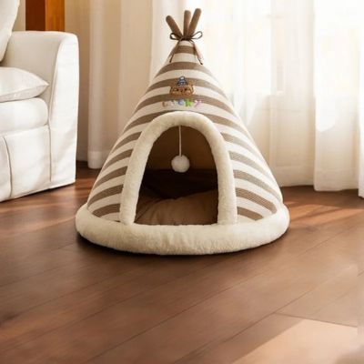 niche pour chaton tipi sur parquet