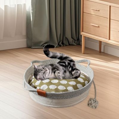 panier chat osier chat couché sur son dos-dessus