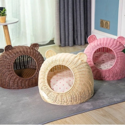 panier chat osier trois couleurs différentes brun beige et rose