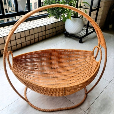 panier pour chat en rotin dans balcon