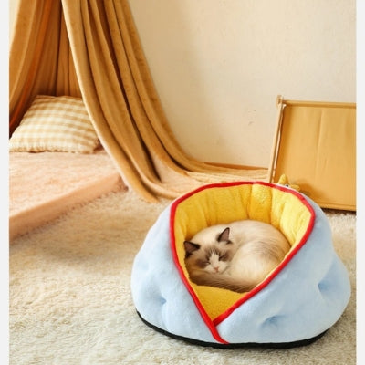 ragdoll dort dans chat niche