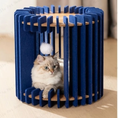 ragdoll en detente dans son cocon pour chat
