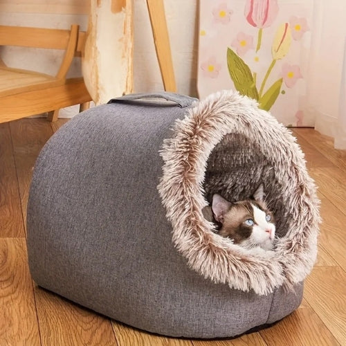 ragdoll lové dans niche a chat cocon nomade marron