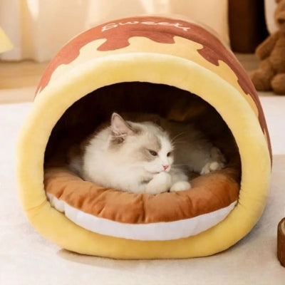 ragdoll se toilette dans nid chaton sweet