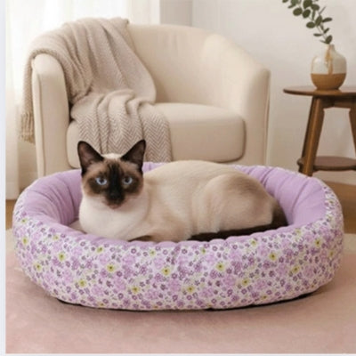 siamois relaxant sur son coussin chats violet fleuri