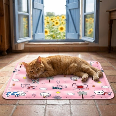 tapis frais pour chat rose cartoon chat detendu dessus
