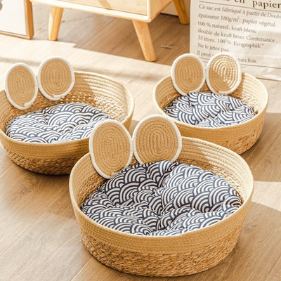 trois tailles panier chat en osier sur parquet