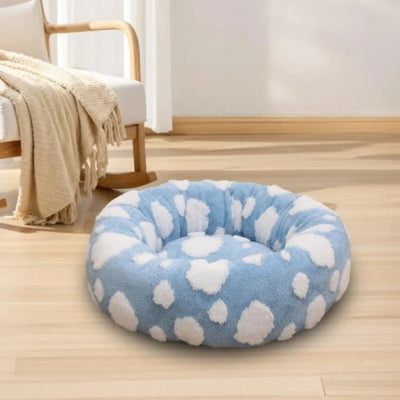 un des couffins pour chats bleu ciel nuage sur plancher