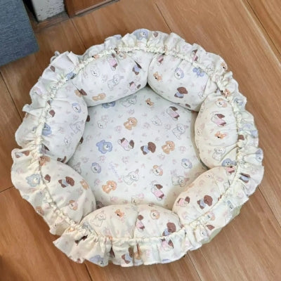 un des couffins pour chats jaune